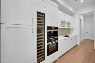 330 Broad Ave N, Naples, FL 34102 - Photo 14