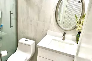 High Point Cir High Point Cir W, Naples, FL 34103 - Photo 6