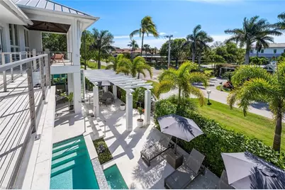 783 11th Ave S, Naples, FL 34102 - Photo 2