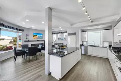 375 Germain Ave, Naples, FL 34108 - Photo 10