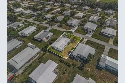 26257 Queen Mary Ln, Bonita Springs, FL 34135 - Photo 4