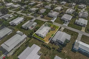 26257 Queen Mary Ln, Bonita Springs, FL 34135 - Photo 4