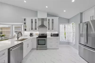 3605 Corinthian Way, Naples, FL 34105 - Photo 2