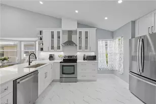 3605 Corinthian Way, Naples, FL 34105 - Photo 2