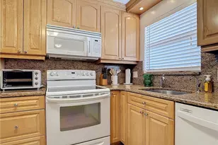 170 Turtle Lake Ct, Naples, FL 34105 - Photo 2