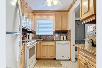 170 Turtle Lake Ct #211, Naples, FL 34105 - Photo 6