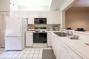 1096 Woodshire Ln, Naples, FL 34105 - Photo 10