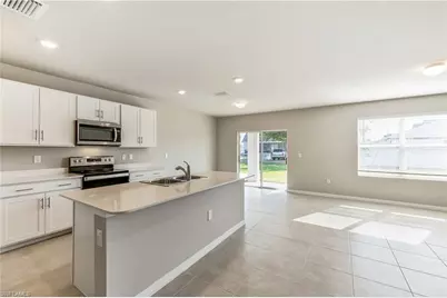 1401 NE 5th Pl, Cape Coral, FL 33909 - Photo 6