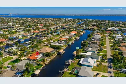 1636 SE 39th St, Cape Coral, FL 33904 - Photo 4