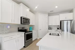 28137 Seasons Tide Ave, Bonita Springs, FL 34135 - Photo 10