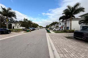 15314 Wildflower Cir, Naples, FL 34119 - Photo 4