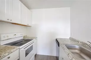 4603 Bayshore Dr, Naples, FL 34112 - Photo 8