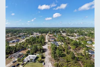 749 Newell St E, Lehigh Acres, FL 33974 - Photo 4