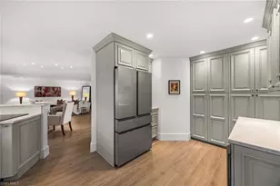 688 Parkview Ln, Naples, FL 34103 - Photo 10