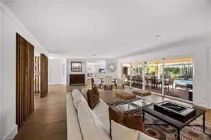 688 Parkview Ln, Naples, FL 34103 - Photo 4