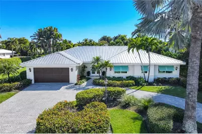 688 Parkview Ln, Naples, FL 34103 - Photo 32