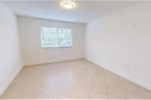 1210 Wildwood Lakes Blvd, Naples, FL 34104 - Photo 10