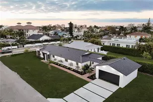 10002 Vanderbilt Dr, Naples, FL 34108 - Photo 8