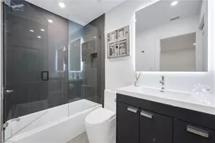 10002 Vanderbilt Dr, Naples, FL 34108 - Photo 22