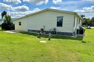 26287 Queen Mary Ln, Bonita Springs, FL 34135 - Photo 28