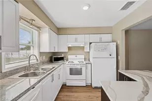 922 SE 27th Terrace, Cape Coral, FL 33904 - Photo 14