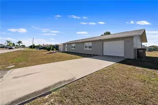 922 SE 27th Terrace, Cape Coral, FL 33904 - Photo 4