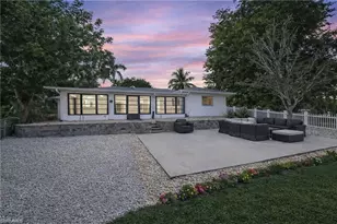 3461 Lakeview Dr, Naples, FL 34112 - Photo 4