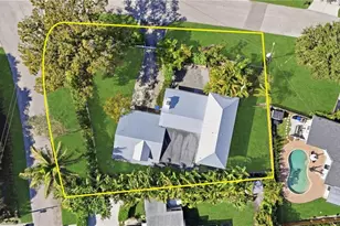 1260 Forest Ave, Naples, FL 34102 - Photo 2