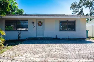 814 109th Ave N, Naples, FL 34108 - Photo 2