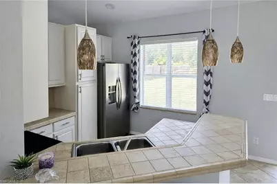 701 Arundel Cir, Fort Myers, FL 33913 - Photo 4