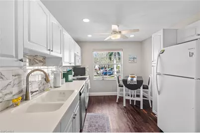 541 Windsor Sq, Naples, FL 34104 - Photo 6