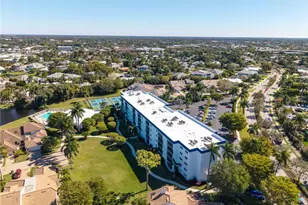 555 Park Shore Dr, Naples, FL 34103 - Photo 26