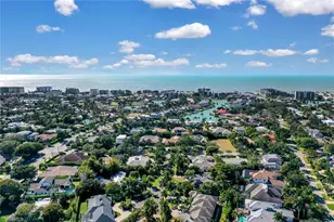 2250 Crayton Rd, Naples, FL 34103 - Photo 4