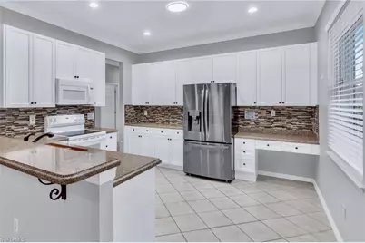 11239 Lakeland Cir, Fort Myers, FL 33913 - Photo 4