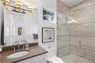 1021 6th St S, Naples, FL 34102 - Photo 26