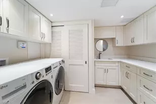 250 Park Shore Dr, Naples, FL 34103 - Photo 22