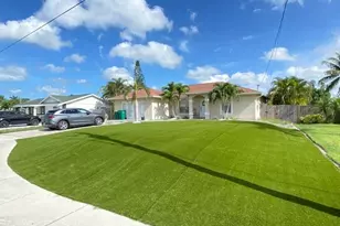 1221 Granada Blvd, Naples, FL 34103 - Photo 1