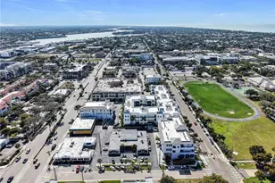 101 8th St S, Naples, FL 34102 - Photo 30