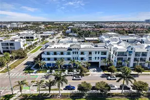 101 8th St S, Naples, FL 34102 - Photo 32