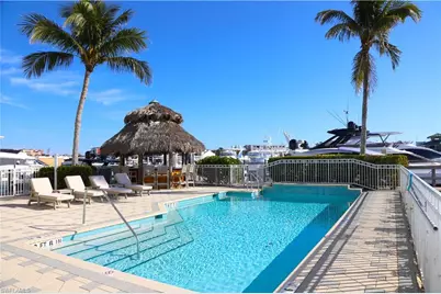 909 10th St S, Naples, FL 34102 - Photo 10