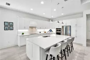 6161 Megans Bay Dr, Naples, FL 34113 - Photo 10