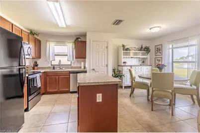 727 Morningview Ct, Lehigh Acres, FL 33974 - Photo 8