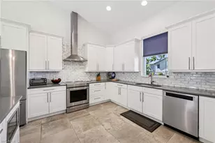 161 Tahiti Cir, Naples, FL 34113 - Photo 8