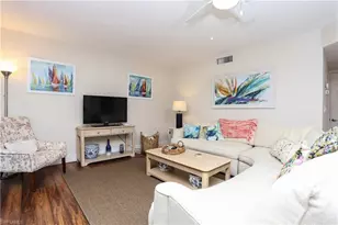592 Beachwalk Cir, Naples, FL 34108 - Photo 14