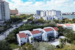 592 Beachwalk Cir, Naples, FL 34108 - Photo 24