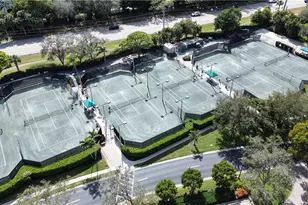 592 Beachwalk Cir, Naples, FL 34108 - Photo 30