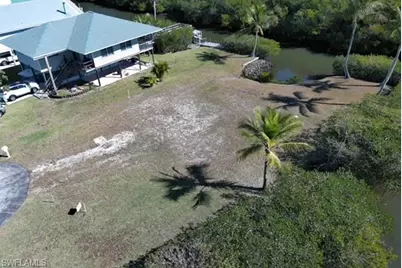 1276 Grand Canal Dr, Naples, FL 34110 - Photo 14