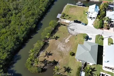 1276 Grand Canal Dr, Naples, FL 34110 - Photo 10