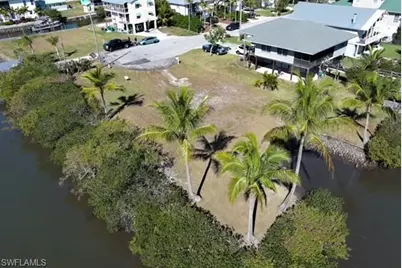 1276 Grand Canal Dr, Naples, FL 34110 - Photo 2