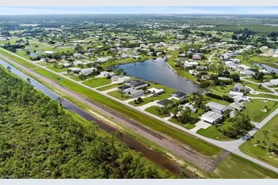 18683 Baseleg Ave, North Fort Myers, FL 33917 - Photo 4